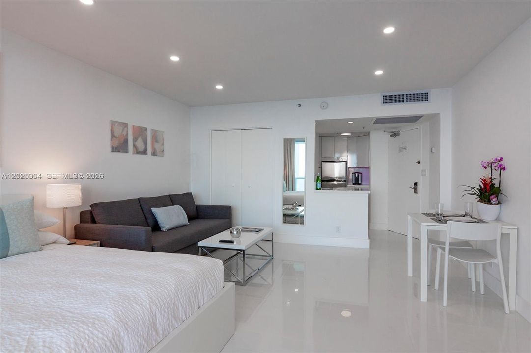 For Sale: $515,000 (0 beds, 1 baths, 400 Square Feet)