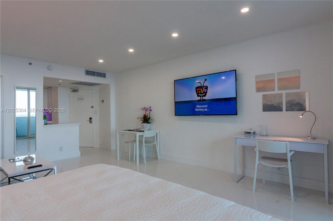 For Sale: $515,000 (0 beds, 1 baths, 400 Square Feet)