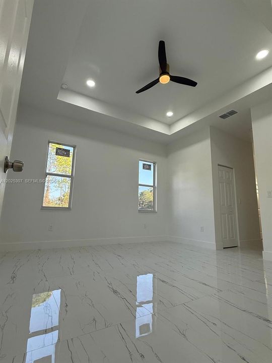 For Sale: $380,000 (4 beds, 3 baths, 1735 Square Feet)