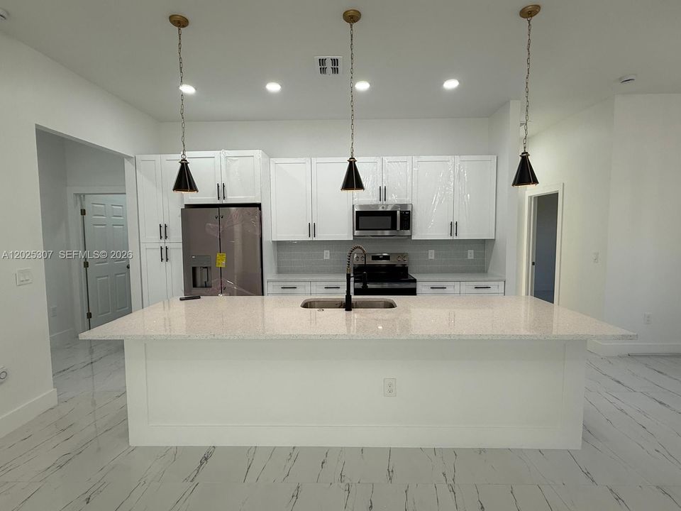 For Sale: $380,000 (4 beds, 3 baths, 1735 Square Feet)
