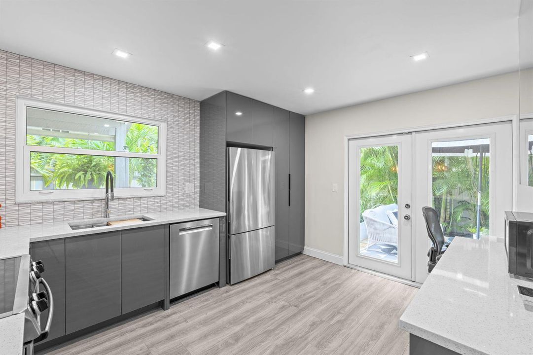 15-web-or-mls-A7409198