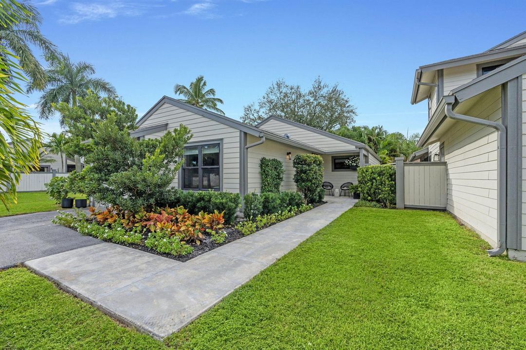 3-web-or-mls-A7409253