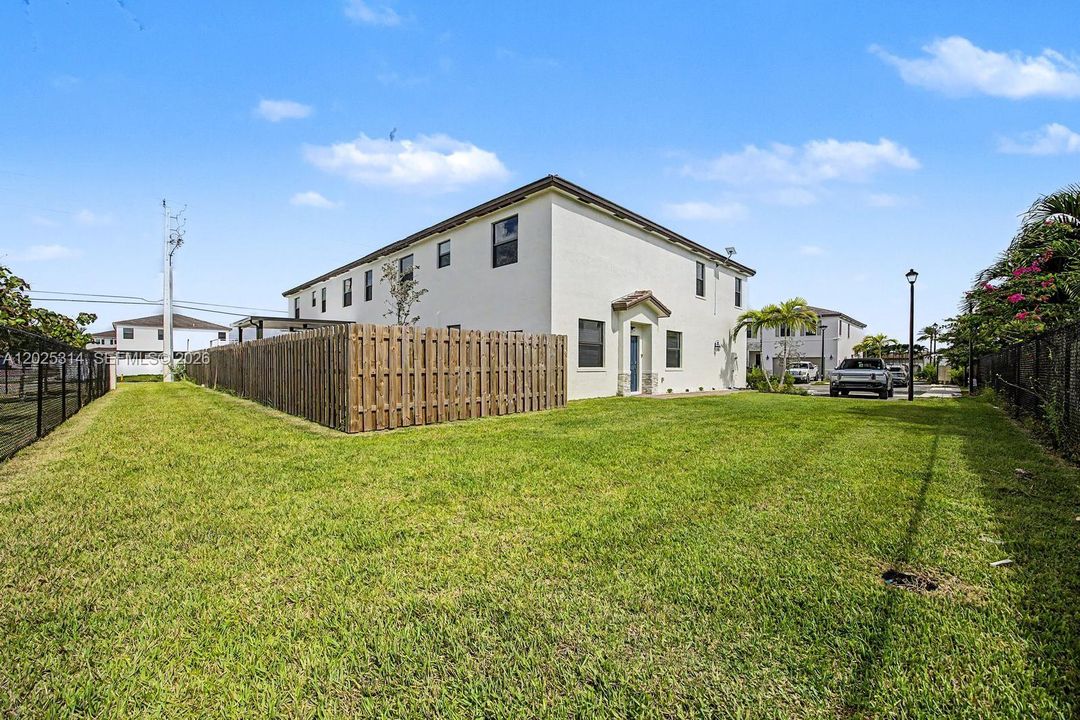 На продажу: $534,900 (3 спален, 2 ванн, 1812 Квадратных фут)