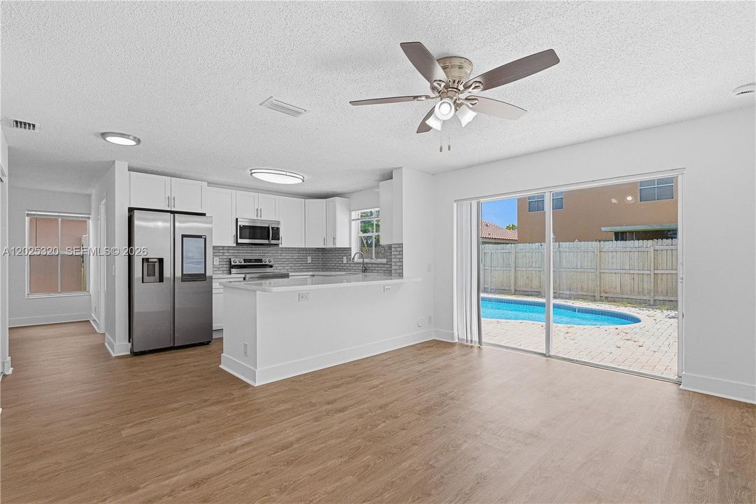 Activo con contrato: $509,900 (4 camas, 2 baños, 1844 Pies cuadrados)