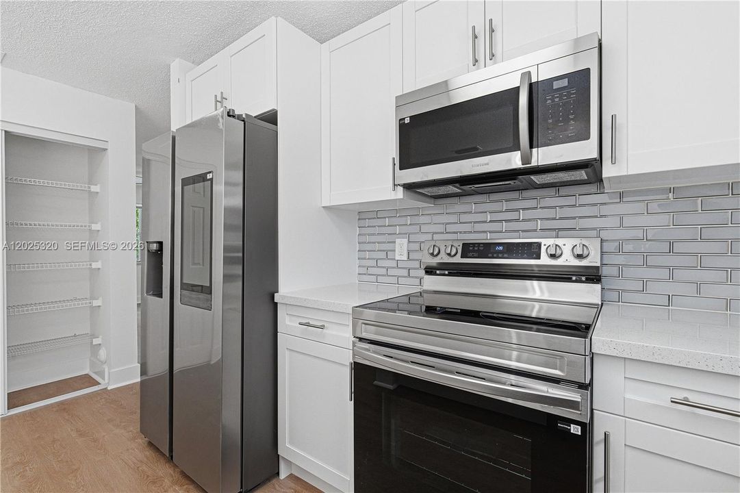 Activo con contrato: $509,900 (4 camas, 2 baños, 1844 Pies cuadrados)