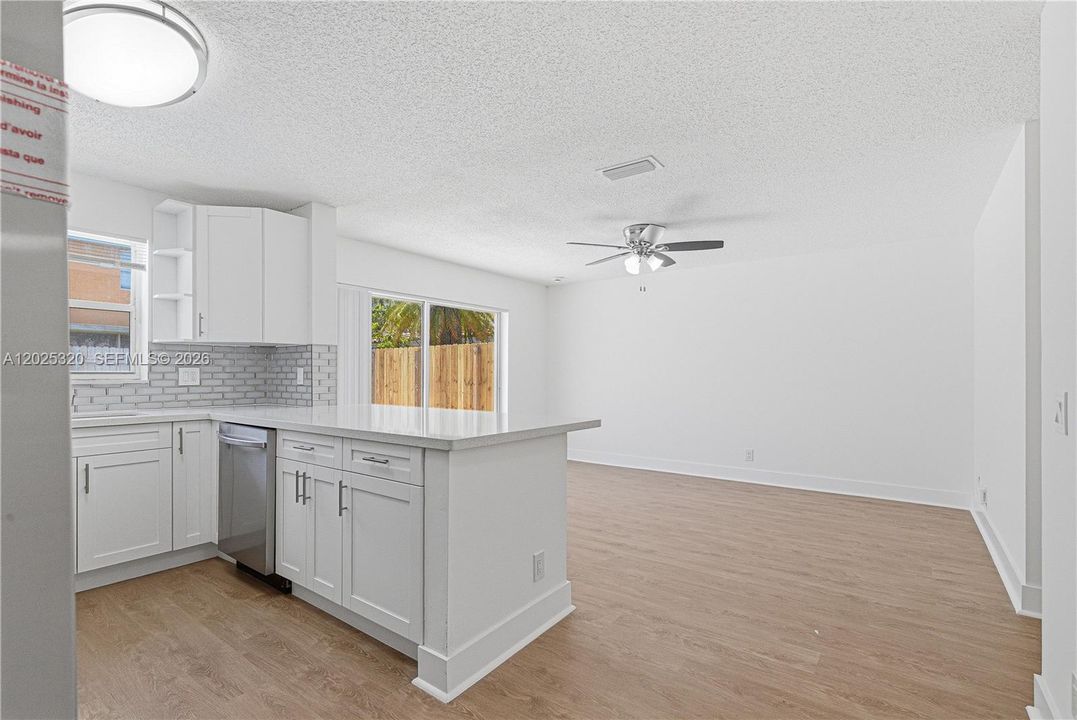Activo con contrato: $509,900 (4 camas, 2 baños, 1844 Pies cuadrados)