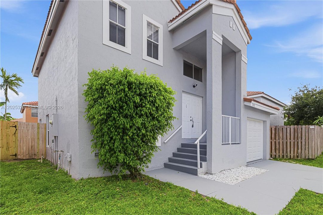 Activo con contrato: $509,900 (4 camas, 2 baños, 1844 Pies cuadrados)