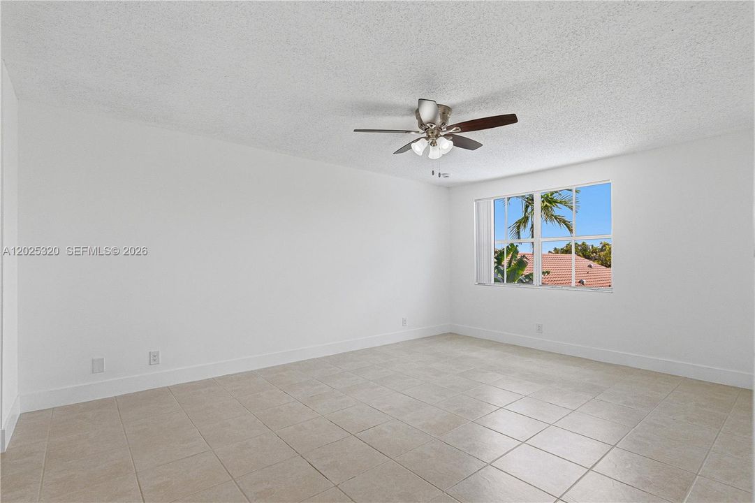 Activo con contrato: $509,900 (4 camas, 2 baños, 1844 Pies cuadrados)