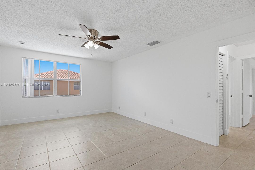Activo con contrato: $509,900 (4 camas, 2 baños, 1844 Pies cuadrados)