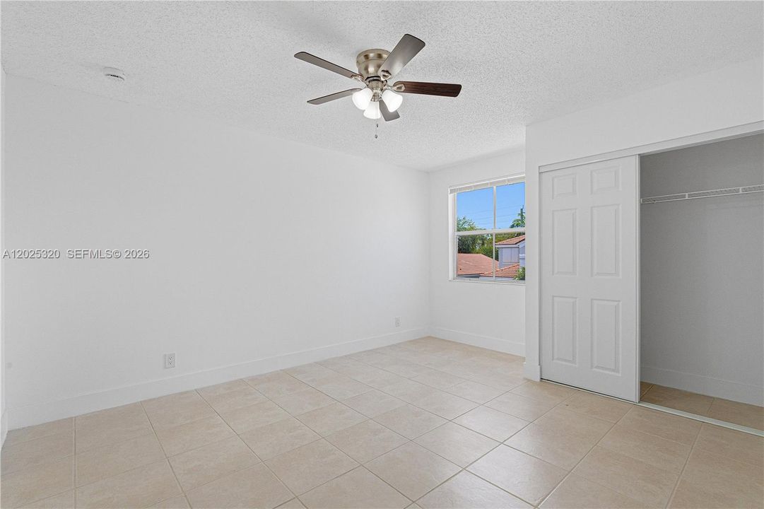 Activo con contrato: $509,900 (4 camas, 2 baños, 1844 Pies cuadrados)
