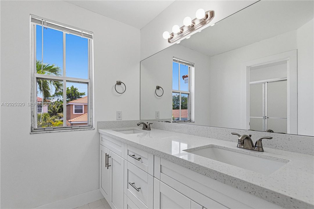 Activo con contrato: $509,900 (4 camas, 2 baños, 1844 Pies cuadrados)