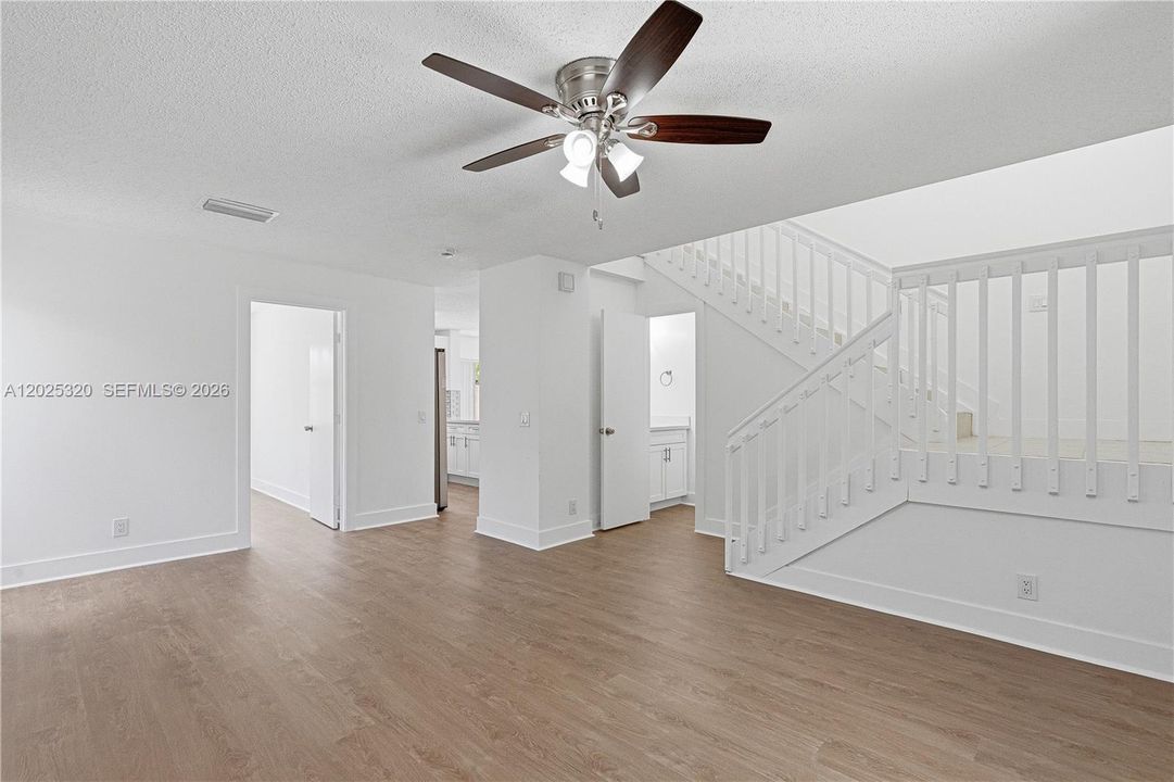 Activo con contrato: $509,900 (4 camas, 2 baños, 1844 Pies cuadrados)