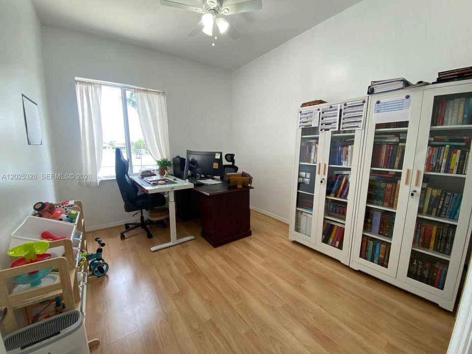 For Sale: $570,000 (4 beds, 3 baths, 2060 Square Feet)
