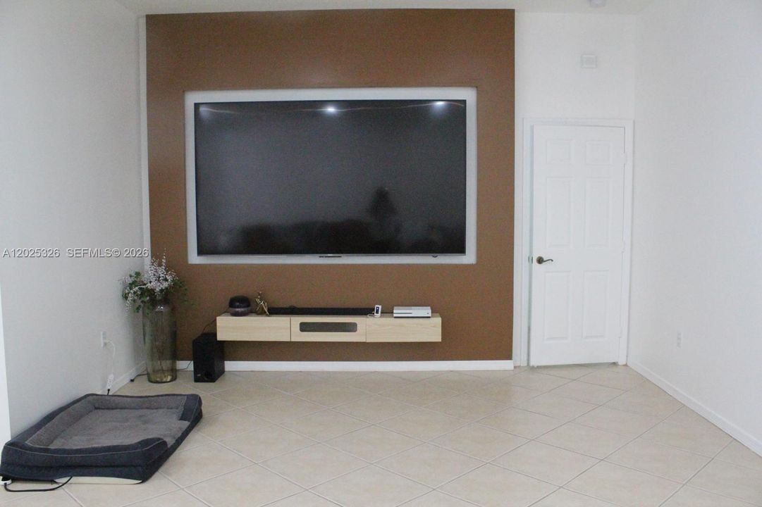 For Sale: $570,000 (4 beds, 3 baths, 2060 Square Feet)
