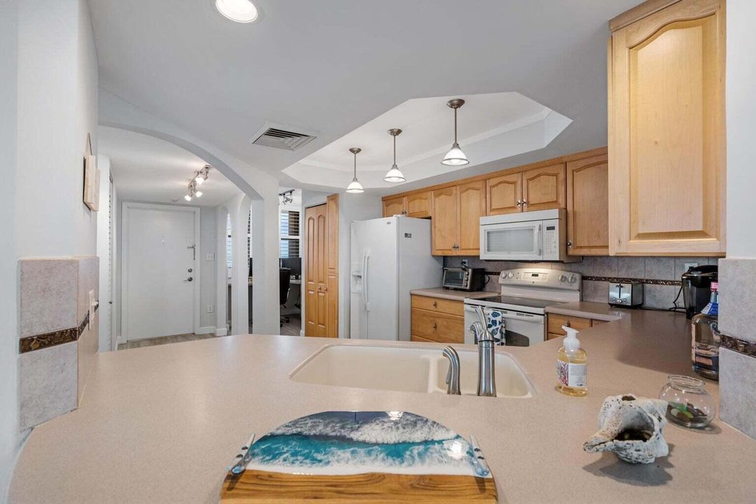 Kitchen/Foyer