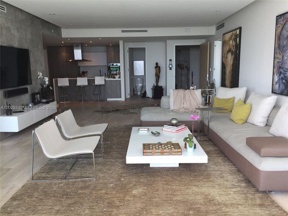 En Renta: $28,000 (2 camas, 3 baños, 2064 Pies cuadrados)