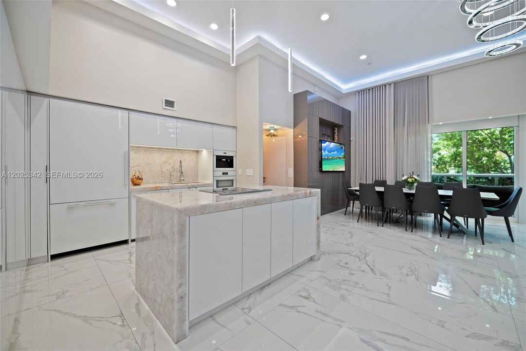 На продажу: $1,200,000 (2 спален, 2 ванн, 1782 Квадратных фут)