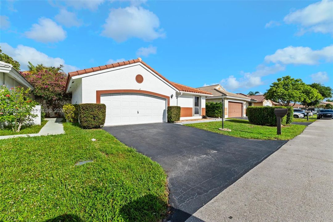 For Sale: $525,000 (3 beds, 2 baths, 1345 Square Feet)