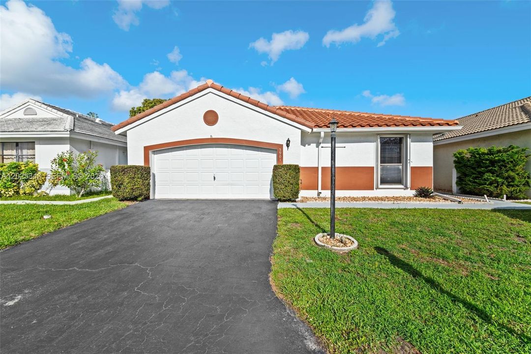 For Sale: $525,000 (3 beds, 2 baths, 1345 Square Feet)