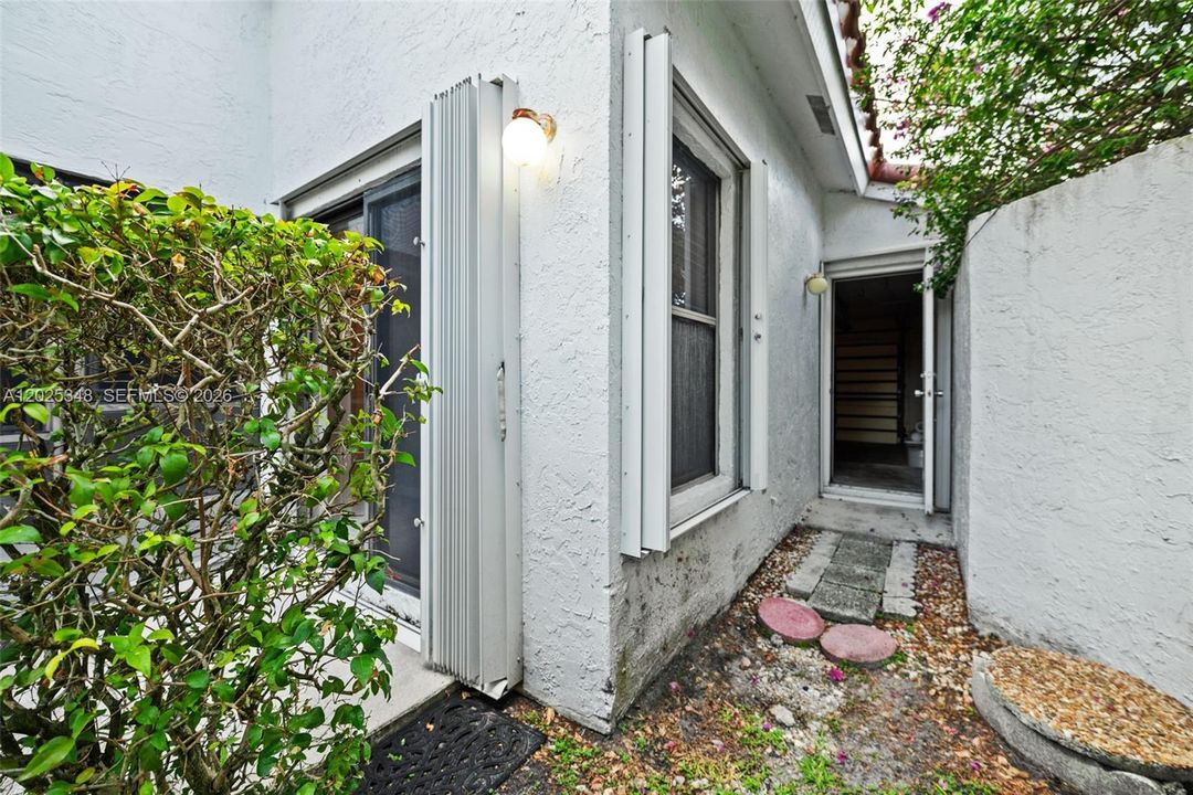 For Sale: $525,000 (3 beds, 2 baths, 1345 Square Feet)