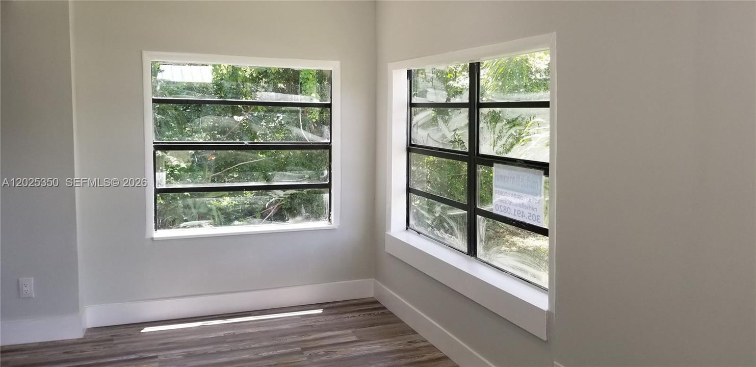 For Sale: $530,000 (3 beds, 2 baths, 814 Square Feet)