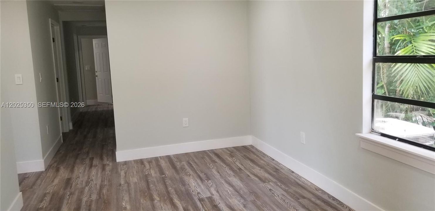 For Sale: $530,000 (3 beds, 2 baths, 814 Square Feet)