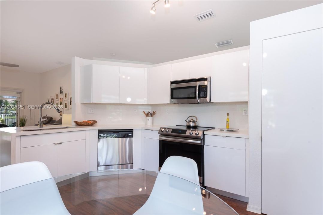 For Rent: $3,600 (2 beds, 1 baths, 1495 Square Feet)