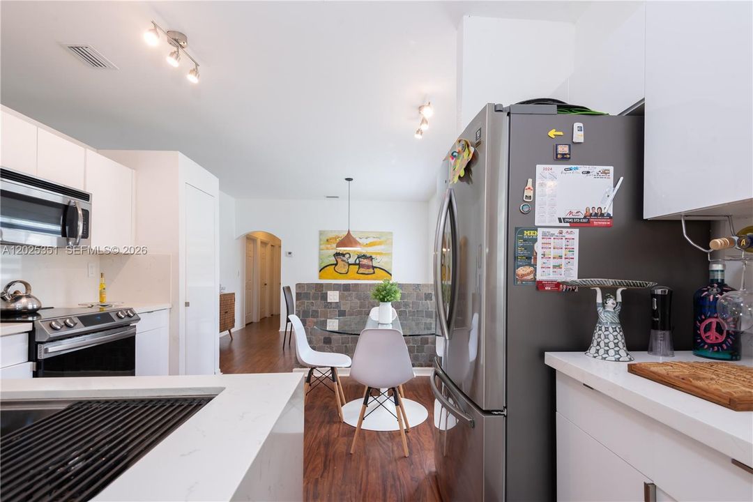 For Rent: $3,600 (2 beds, 1 baths, 1495 Square Feet)