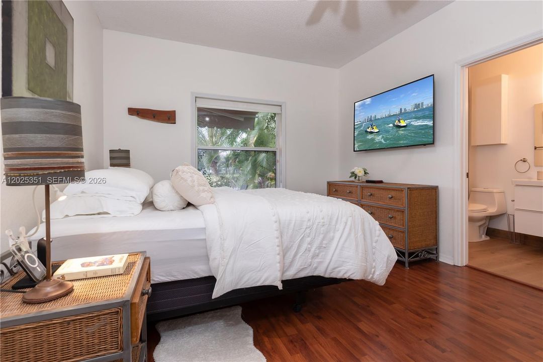 For Rent: $3,600 (2 beds, 1 baths, 1495 Square Feet)