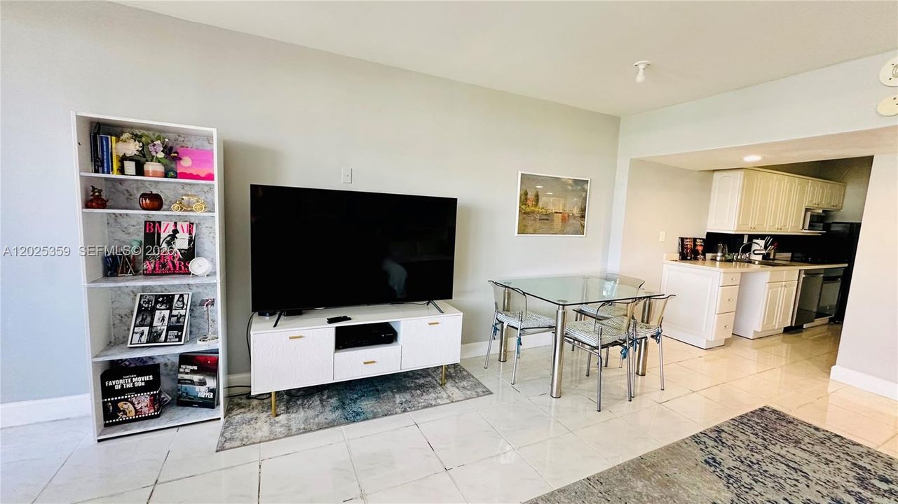 For Sale: $365,000 (0 beds, 1 baths, 525 Square Feet)