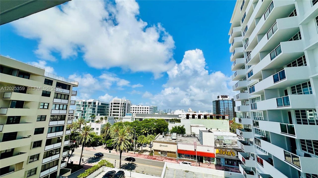 For Sale: $365,000 (0 beds, 1 baths, 525 Square Feet)