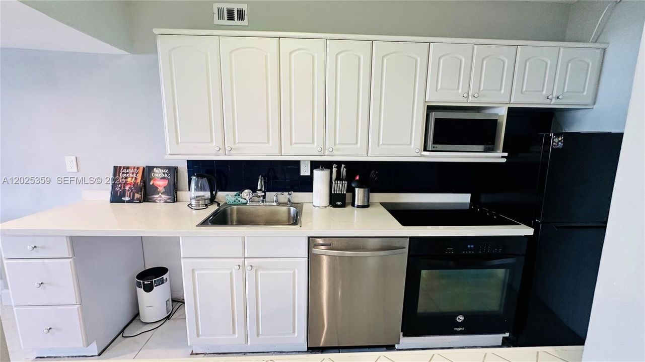 For Sale: $365,000 (0 beds, 1 baths, 525 Square Feet)