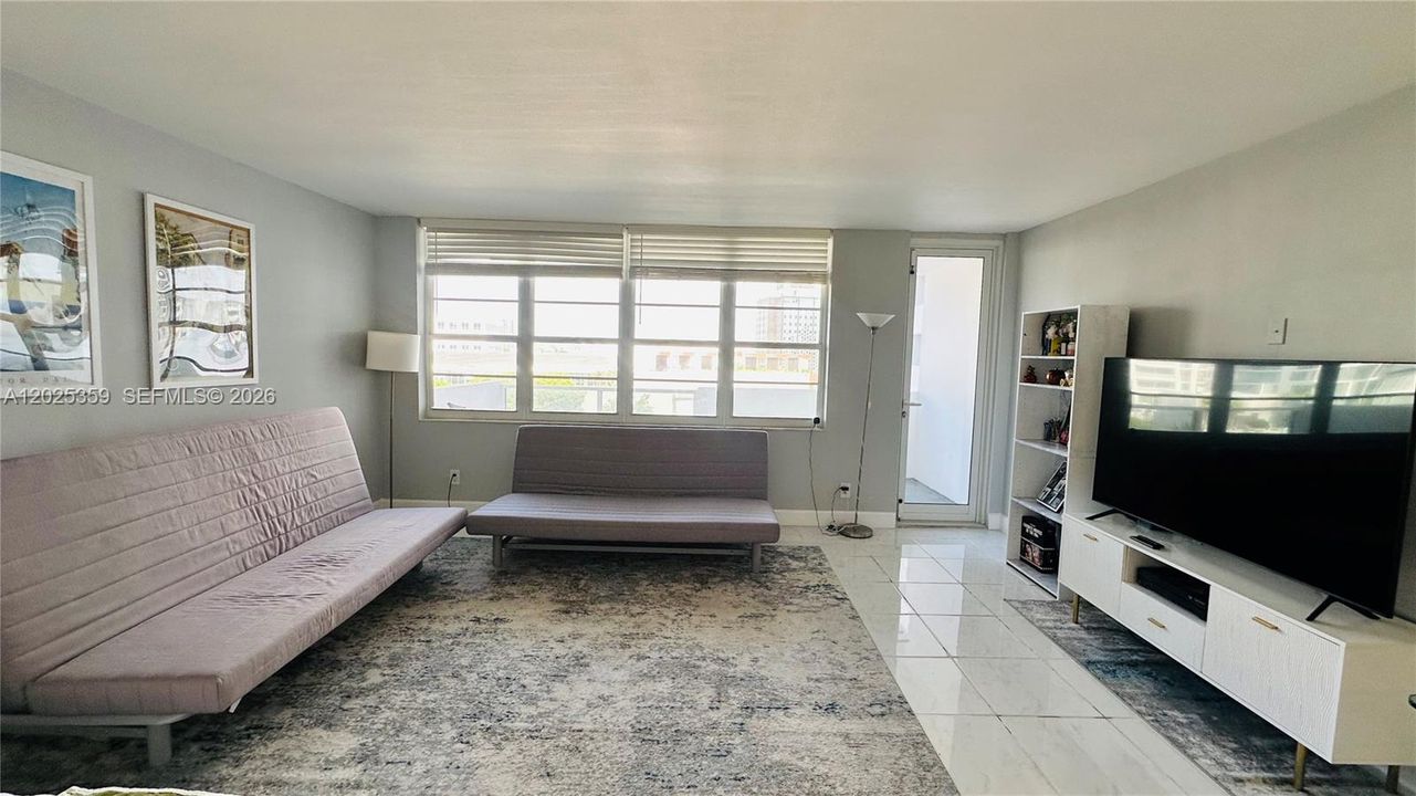 For Sale: $365,000 (0 beds, 1 baths, 525 Square Feet)