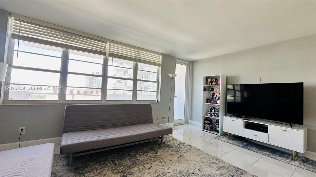 For Sale: $365,000 (0 beds, 1 baths, 525 Square Feet)