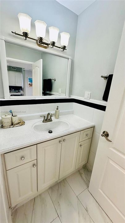 For Sale: $365,000 (0 beds, 1 baths, 525 Square Feet)