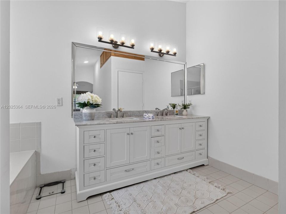 En Venta: $629,900 (3 camas, 2 baños, 1637 Pies cuadrados)