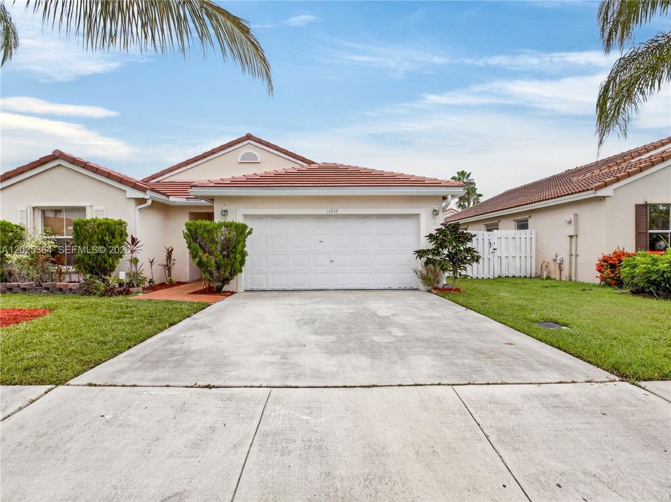 En Venta: $629,900 (3 camas, 2 baños, 1637 Pies cuadrados)