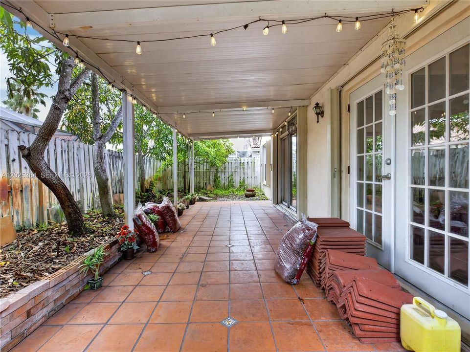 En Venta: $629,900 (3 camas, 2 baños, 1637 Pies cuadrados)