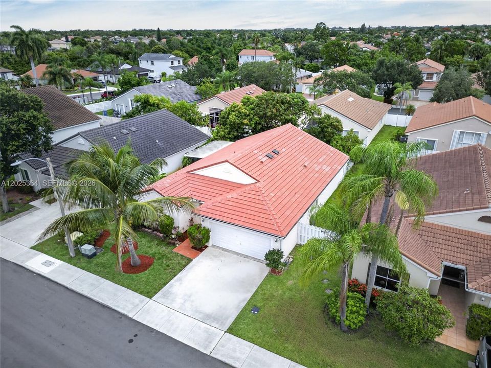 En Venta: $629,900 (3 camas, 2 baños, 1637 Pies cuadrados)