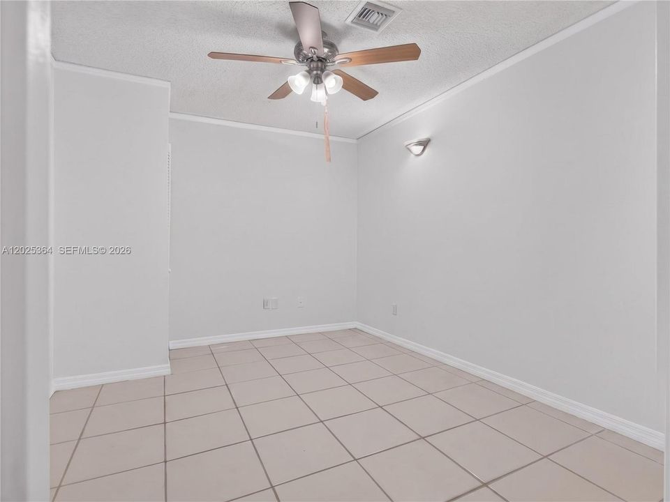 En Venta: $629,900 (3 camas, 2 baños, 1637 Pies cuadrados)