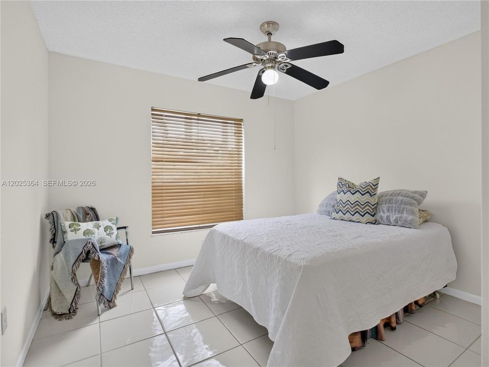 En Venta: $629,900 (3 camas, 2 baños, 1637 Pies cuadrados)