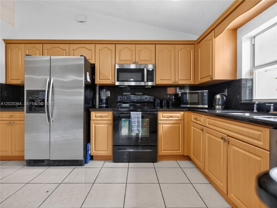 En Venta: $629,900 (3 camas, 2 baños, 1637 Pies cuadrados)