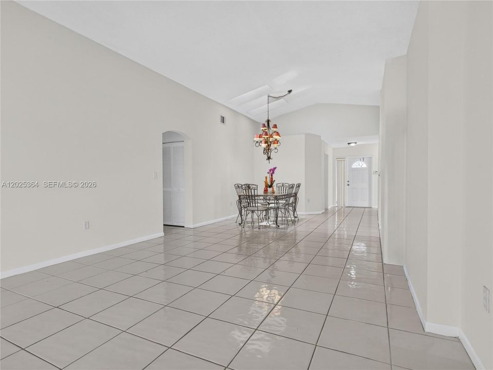 En Venta: $629,900 (3 camas, 2 baños, 1637 Pies cuadrados)