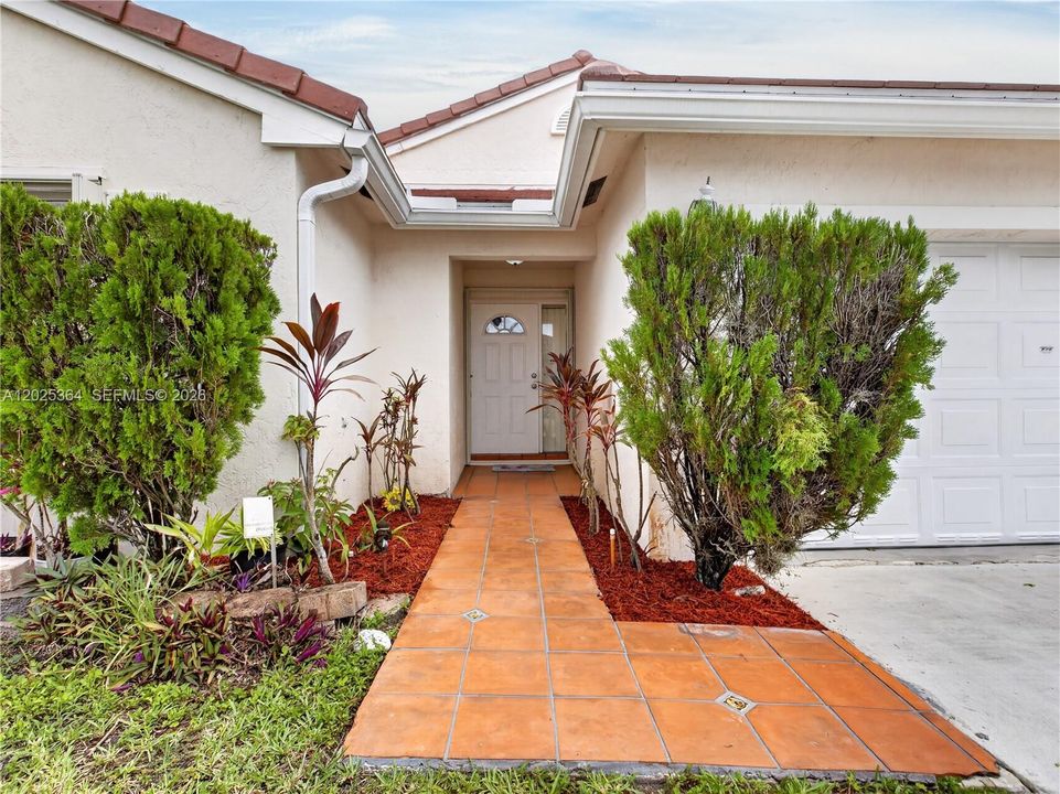 En Venta: $629,900 (3 camas, 2 baños, 1637 Pies cuadrados)