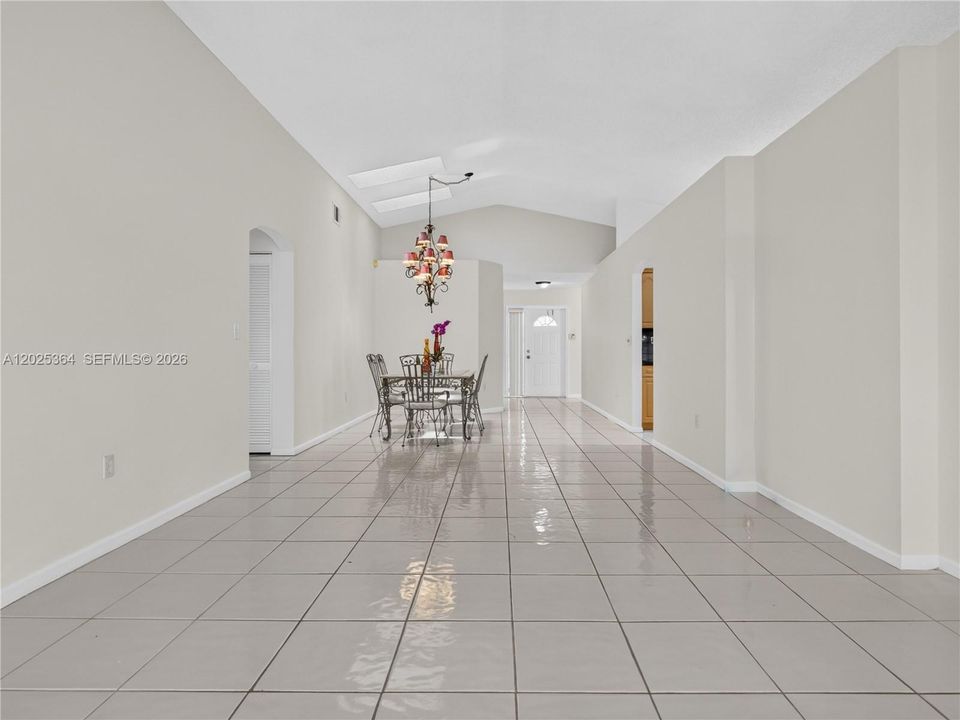 En Venta: $629,900 (3 camas, 2 baños, 1637 Pies cuadrados)