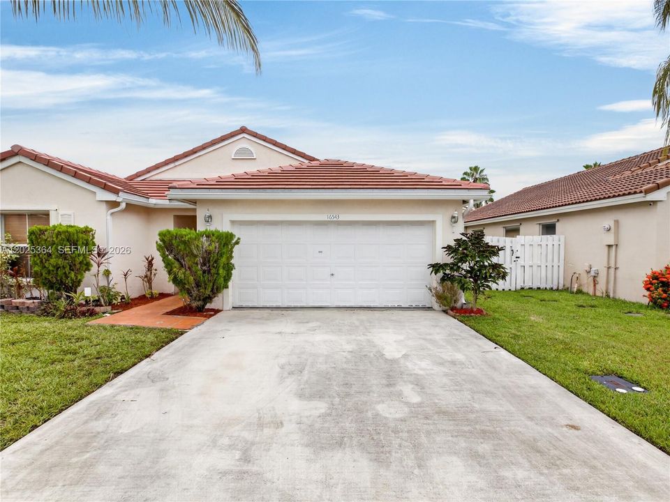 En Venta: $629,900 (3 camas, 2 baños, 1637 Pies cuadrados)