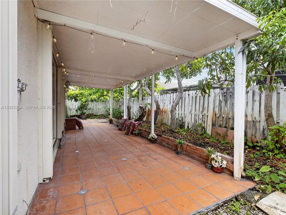 En Venta: $629,900 (3 camas, 2 baños, 1637 Pies cuadrados)