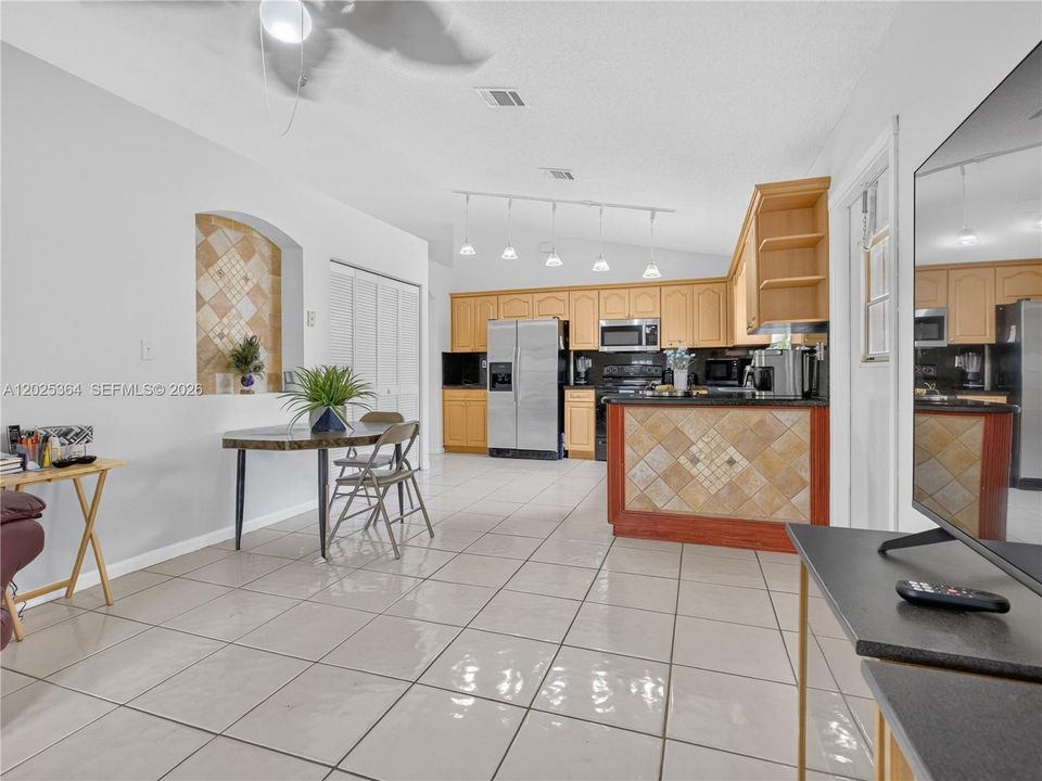 En Venta: $629,900 (3 camas, 2 baños, 1637 Pies cuadrados)