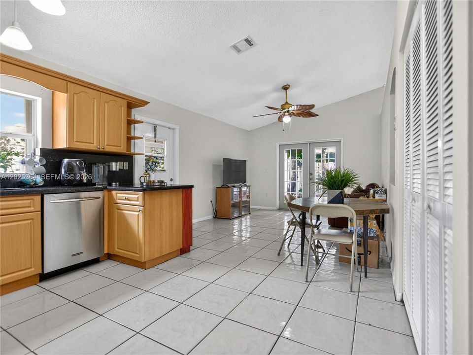 En Venta: $629,900 (3 camas, 2 baños, 1637 Pies cuadrados)