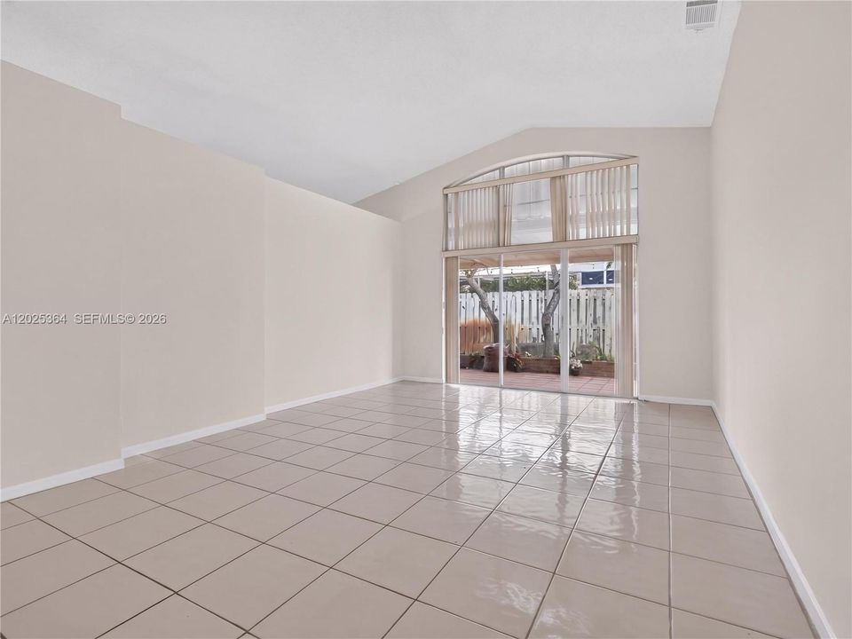En Venta: $629,900 (3 camas, 2 baños, 1637 Pies cuadrados)